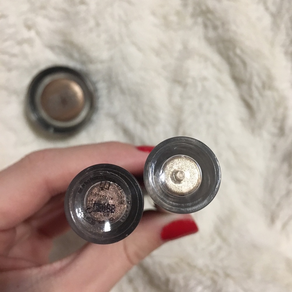 ❌SOLD❌ Cream/Powder Shadows - Picture 2 of 3